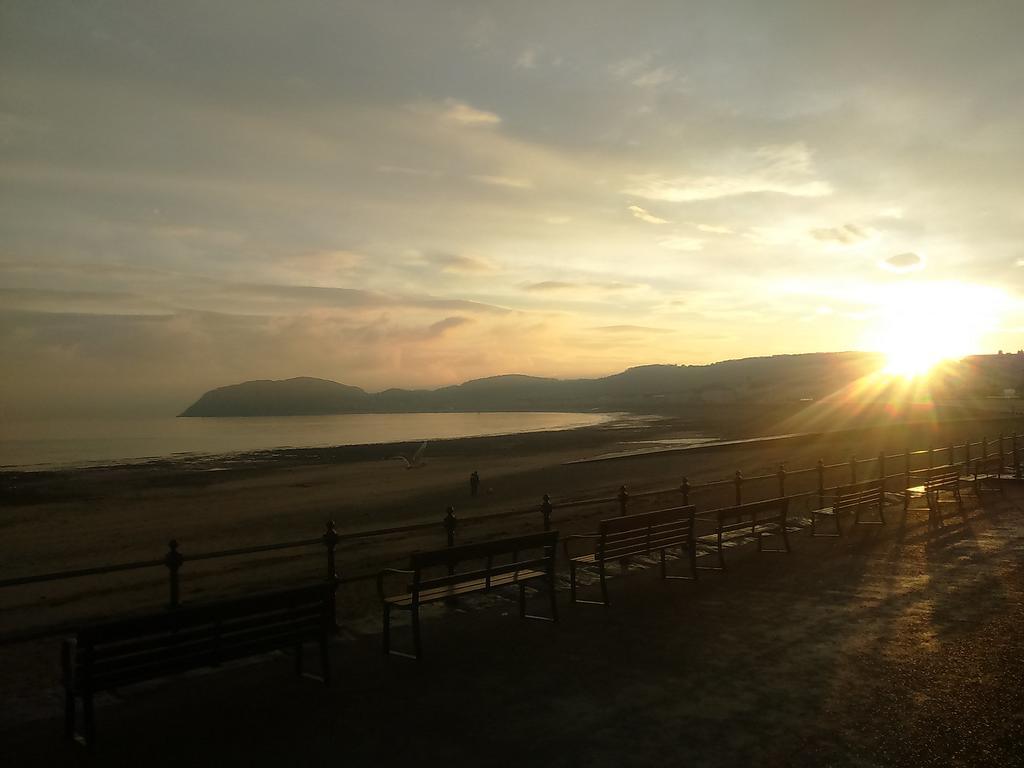 Bella Vista Hotel Llandudno Bagian luar foto